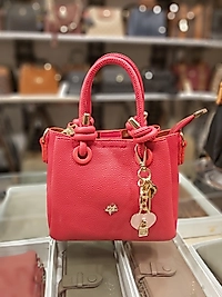 Bayan El Ve Çapraz Askılı Çanta