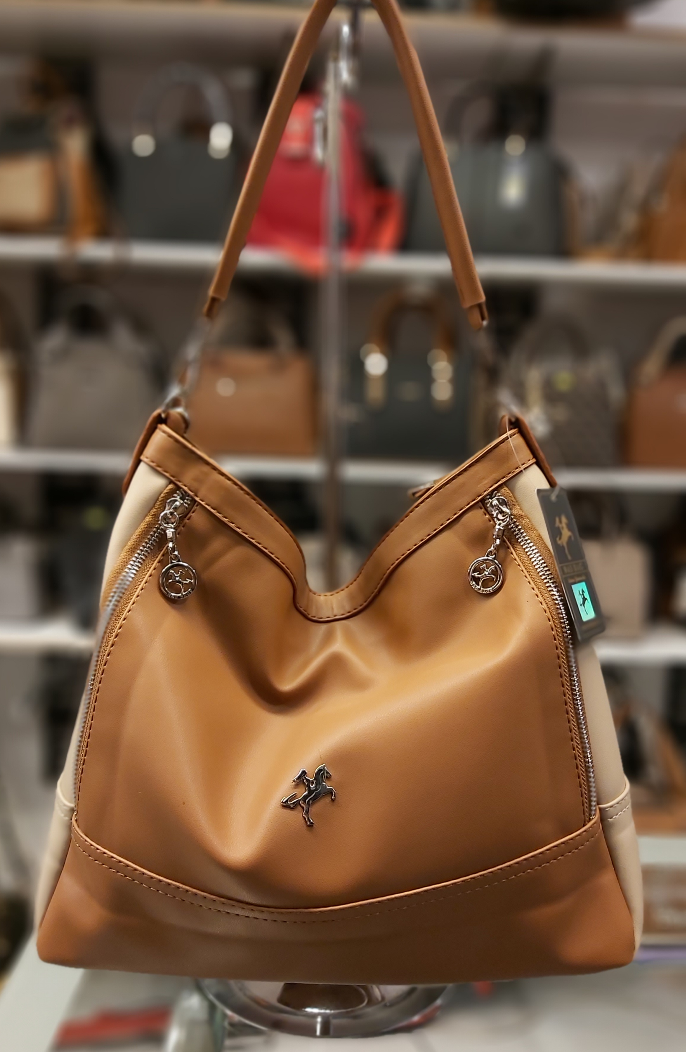 Bayan Kol ve Çapraz Çanta