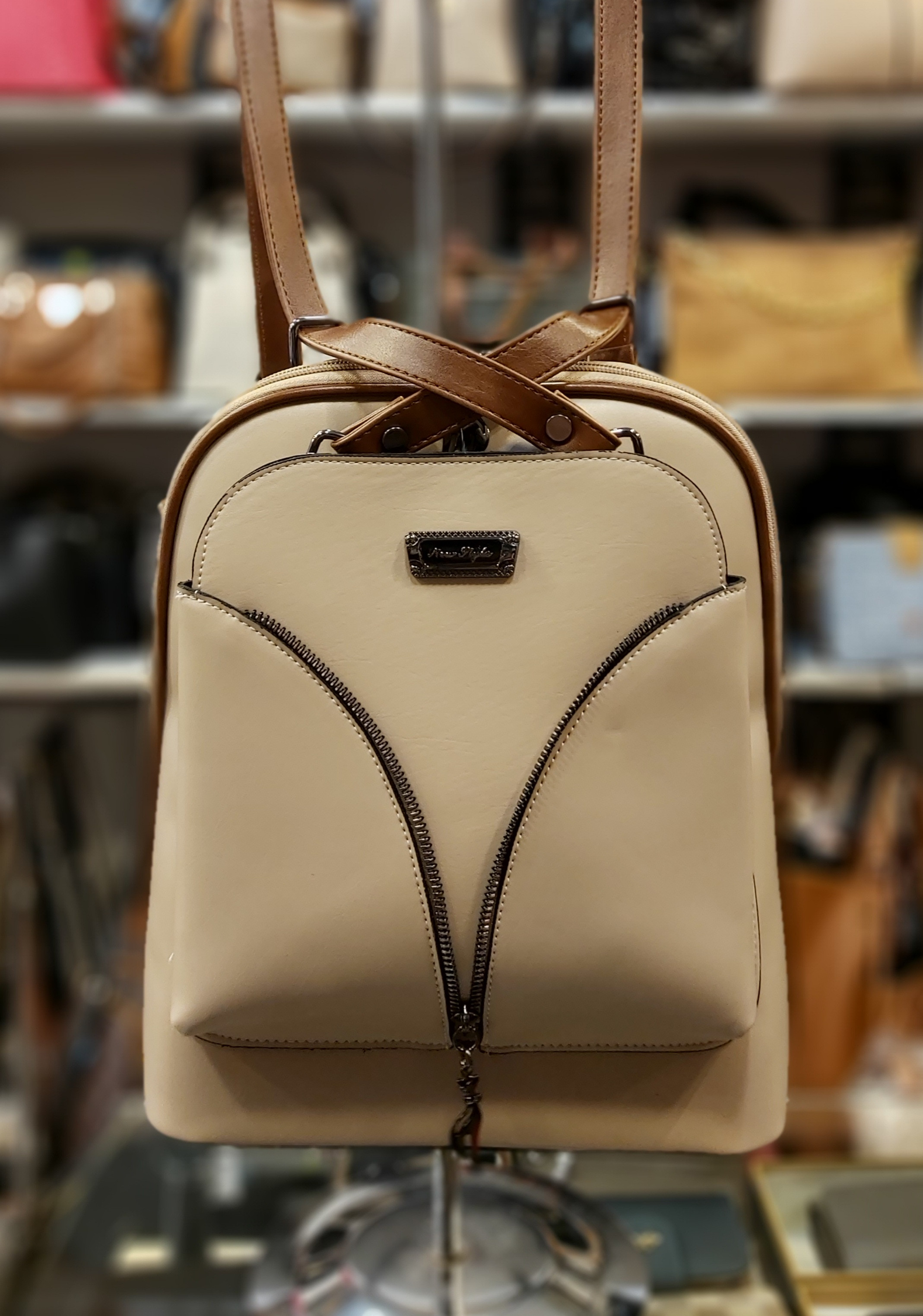 Bayan Kol ve Sırt Çantası