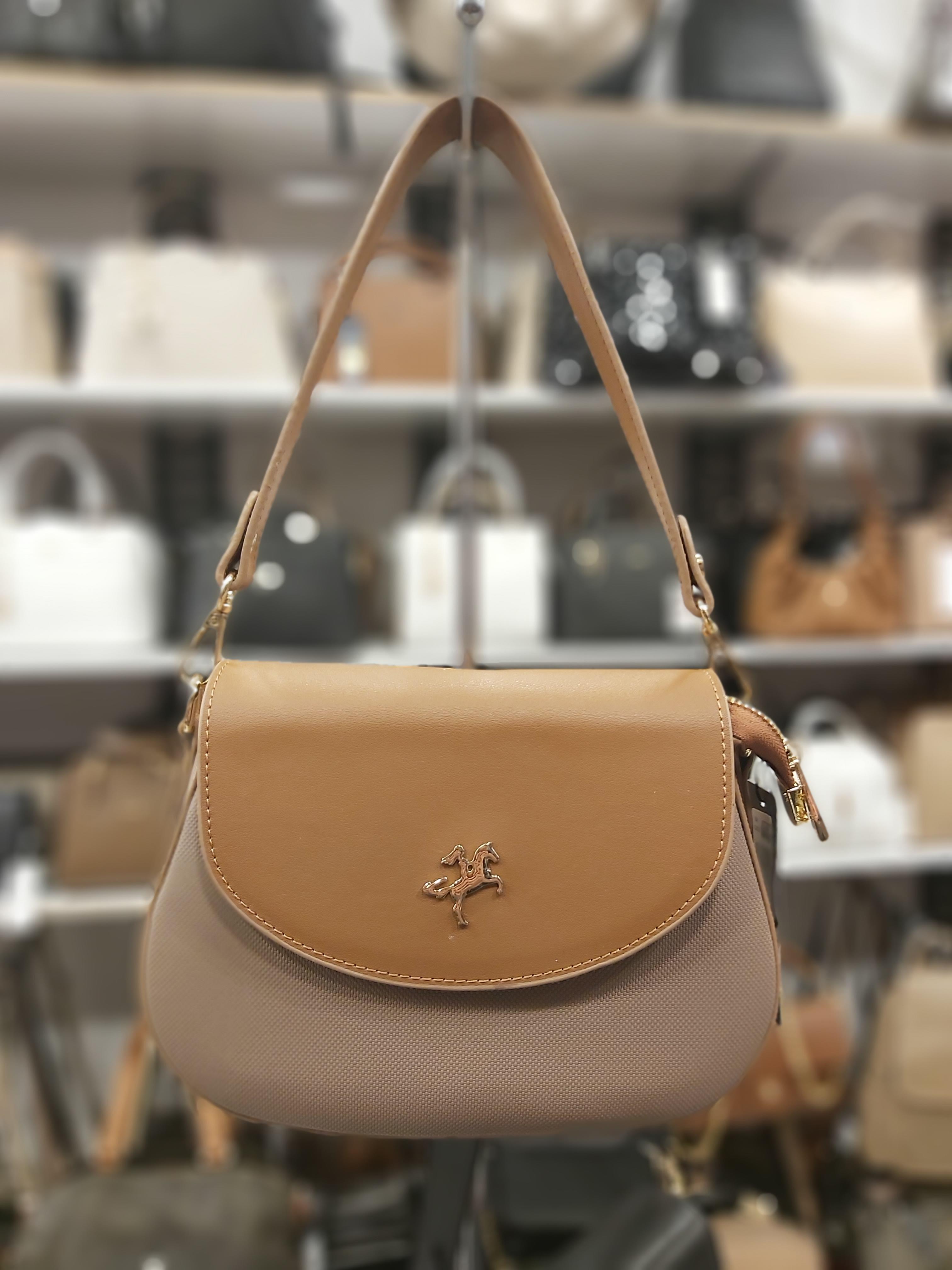 Bayan Kol ve Çapraz Çanta