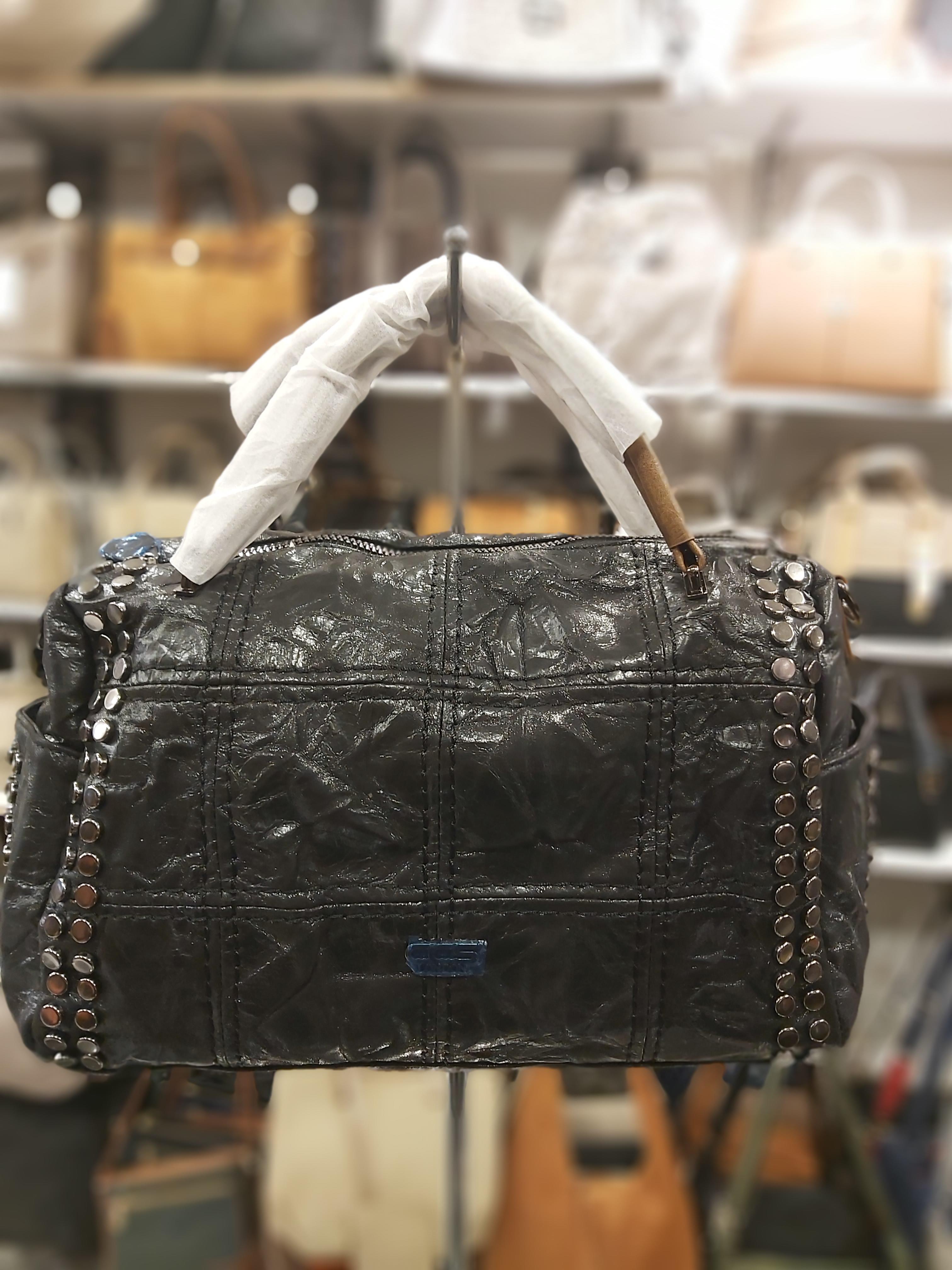 Bayan El Ve Çapraz Askılı Çanta