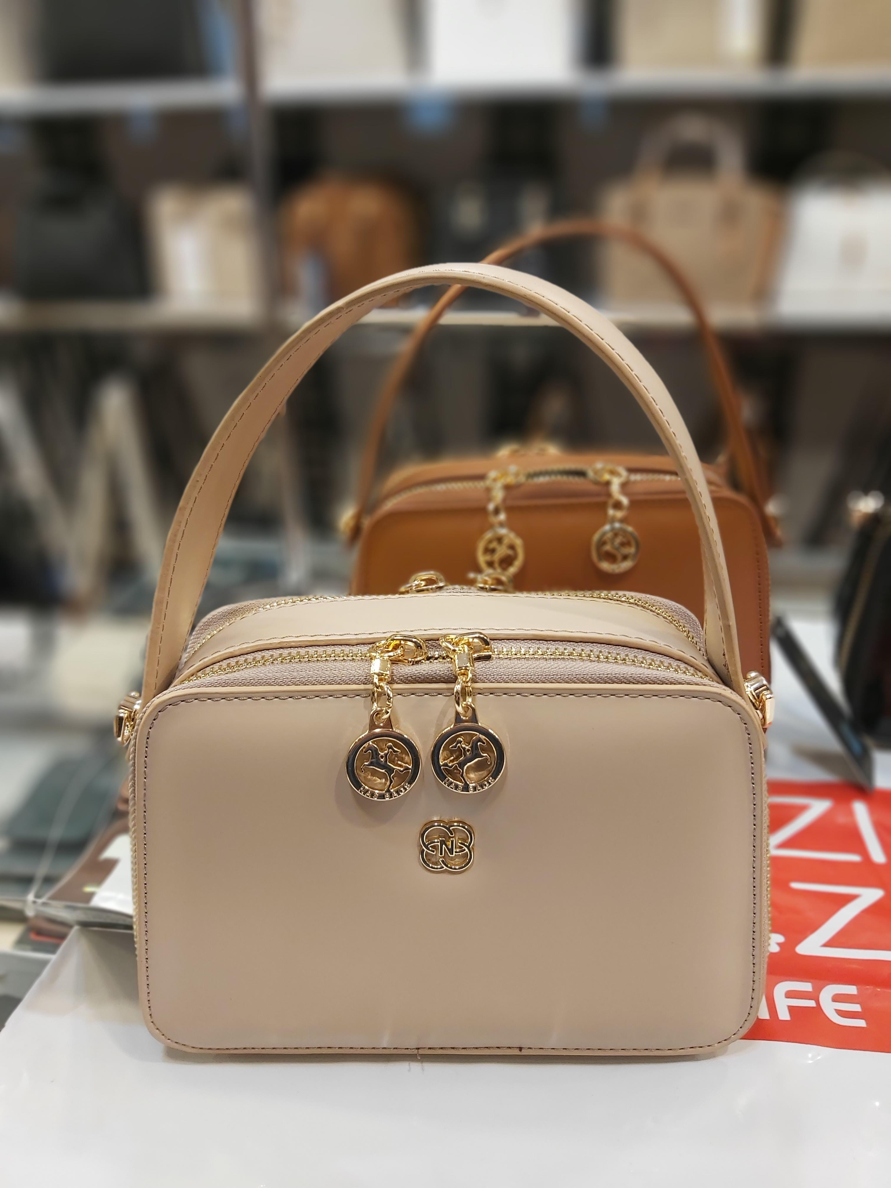 Bayan El Ve Çapraz Askılı Çanta