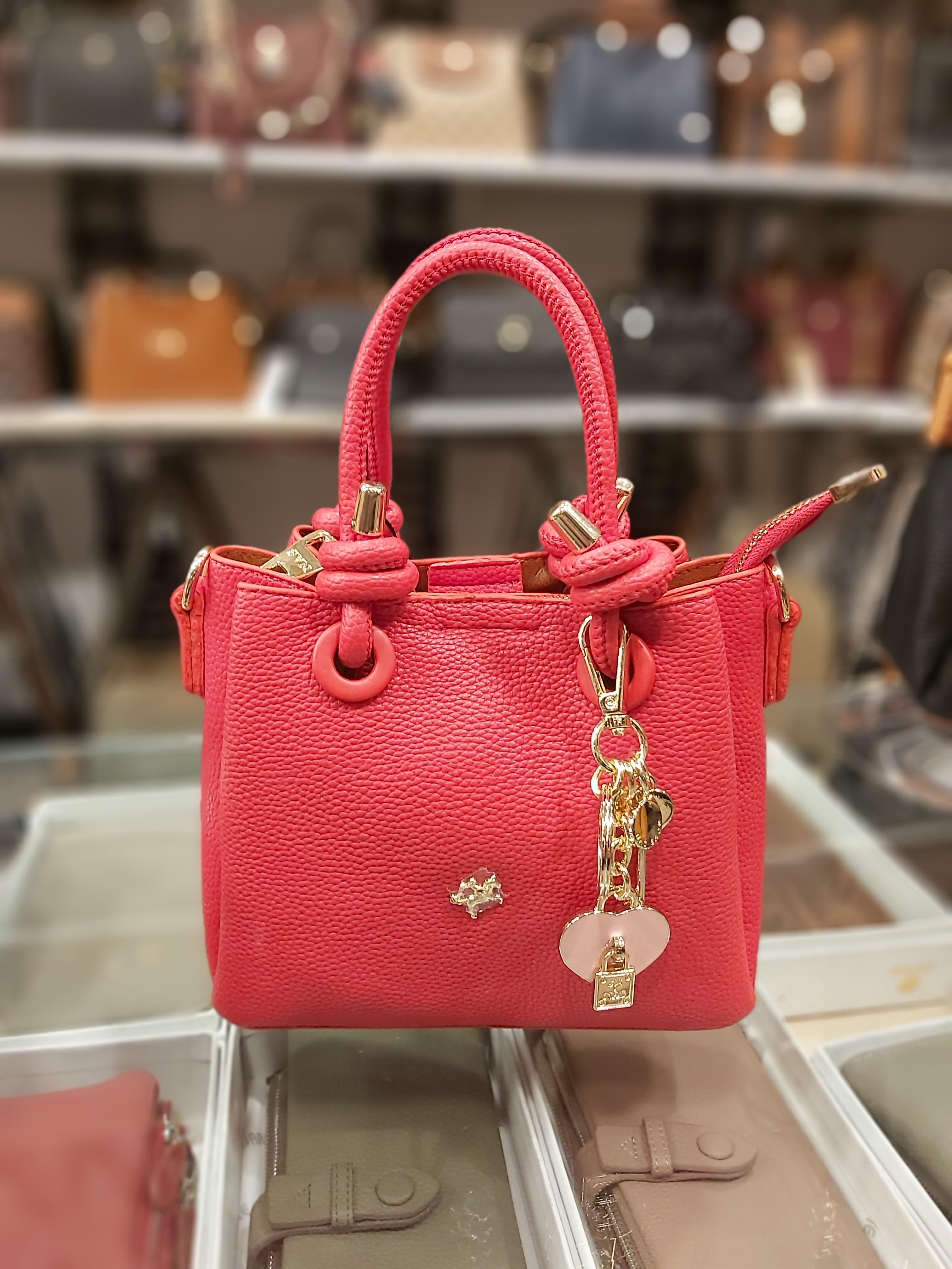 Bayan El Ve Çapraz Askılı Çanta