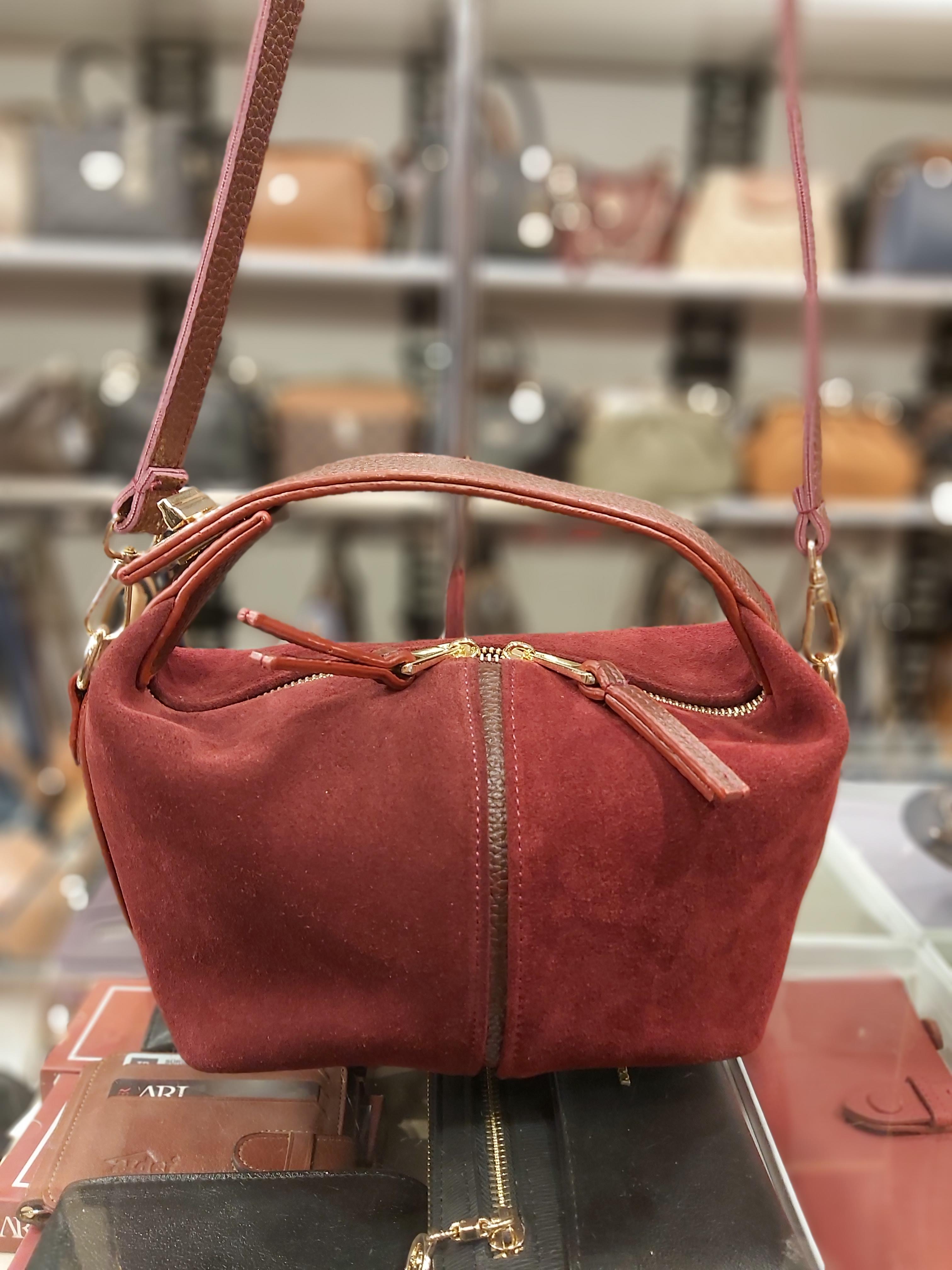 Bayan El Ve Çapraz Askılı Çanta